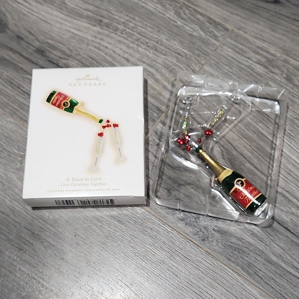 NIB "A Toast to Love" Hallmark 2009 Ornament